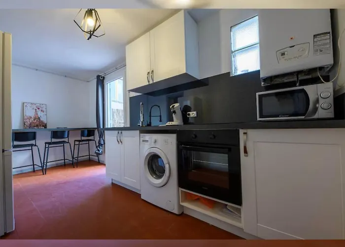 Grand Appartement De 100M2 -Allee Paul Riquet Beziers - 4Chambres - Wifi- Tv Connectee