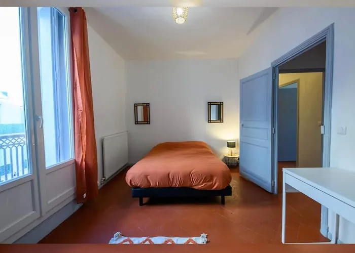 Grand Appartement De 100M2 -Allee Paul Riquet Beziers - 4Chambres - Wifi- Tv Connectee